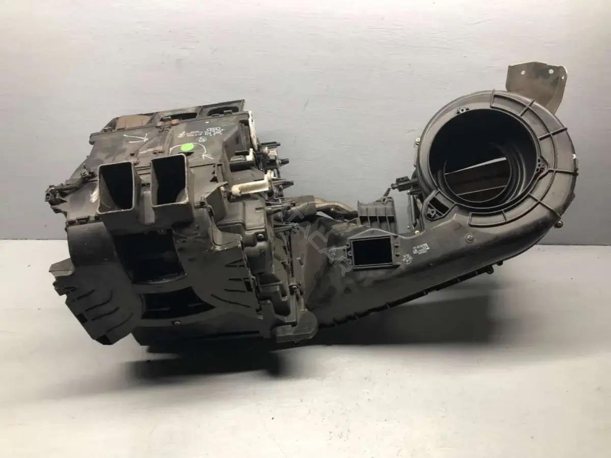 Корпус отопителя (печки) 4B1820005G