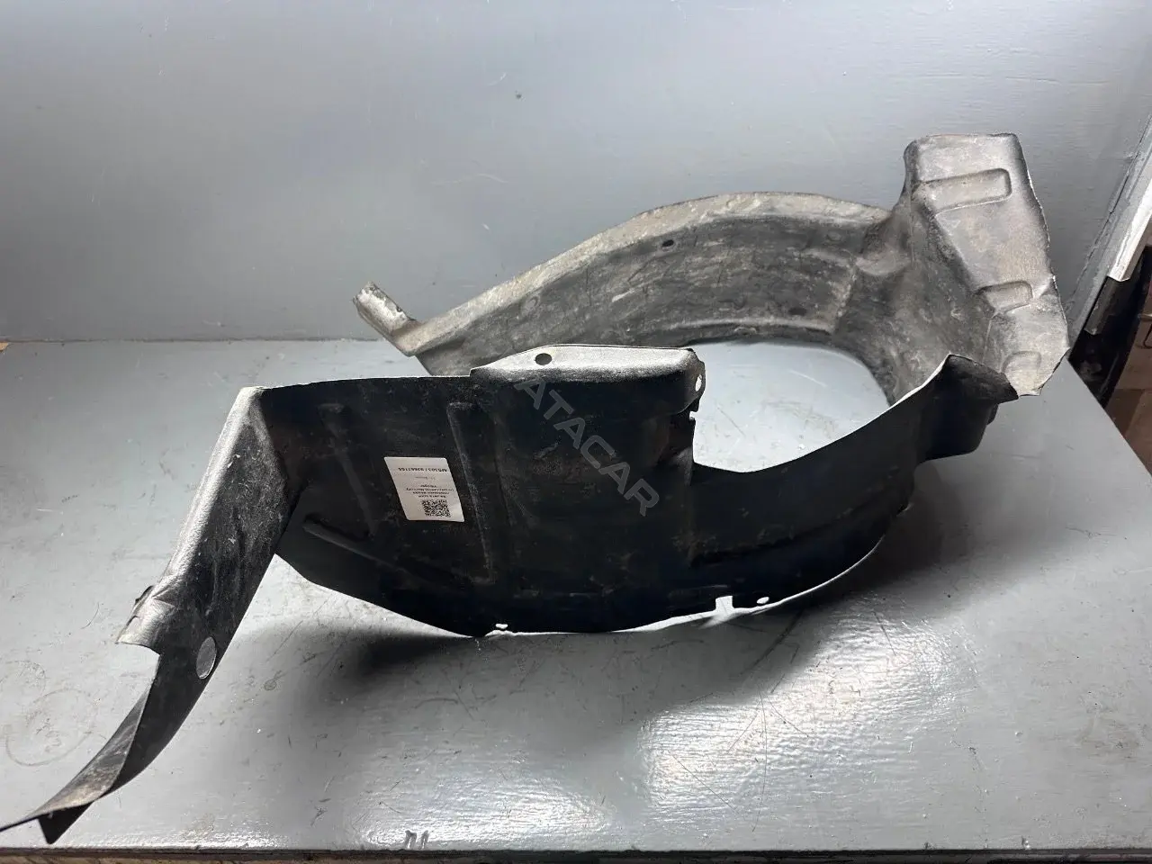 Подкрылок 1F53-16F571-AB