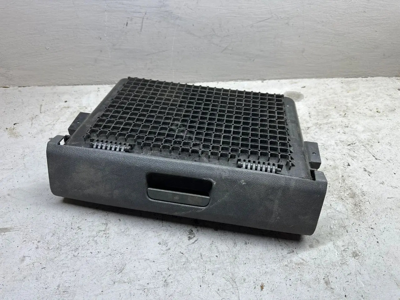 Бардачок 1T0881580A