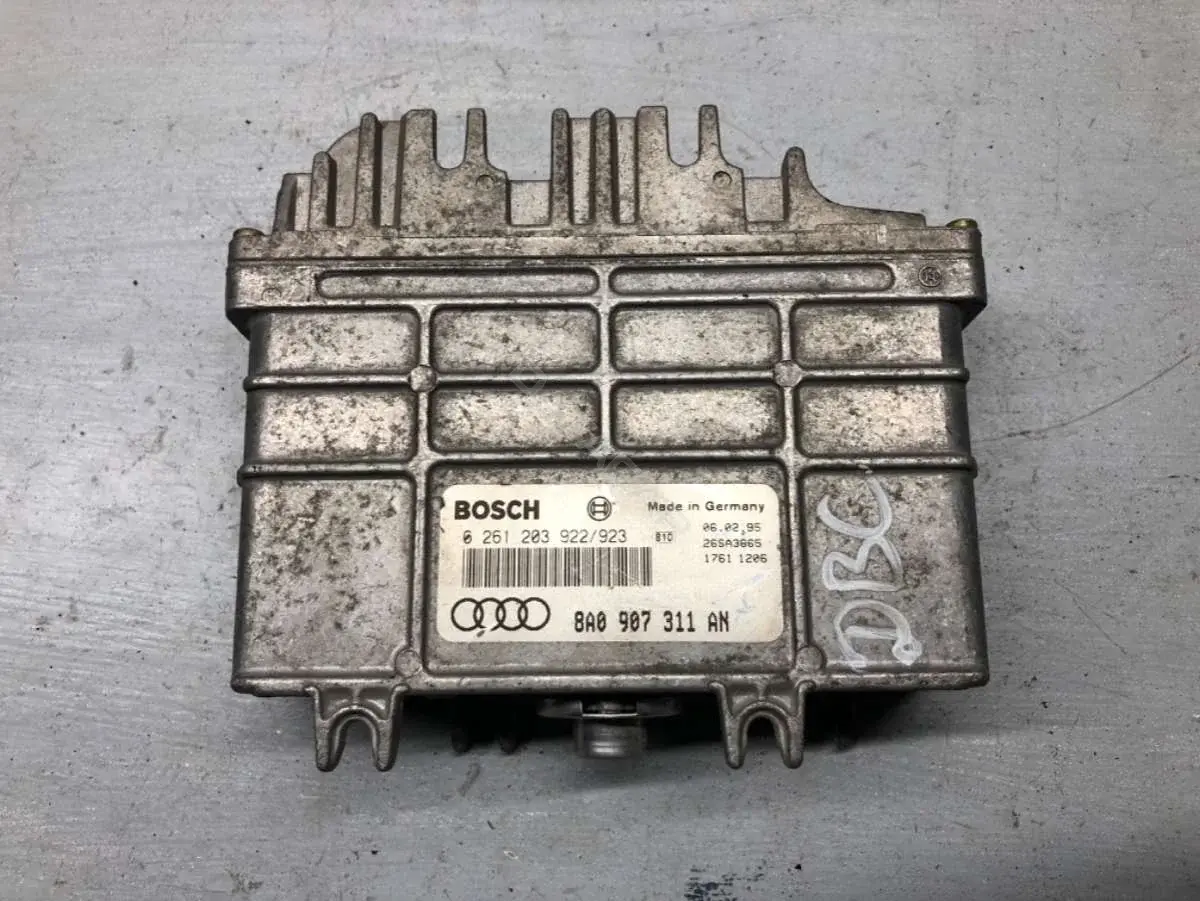 Блок управления двигателем 0261203992, 8A0907311AN, BOSCH