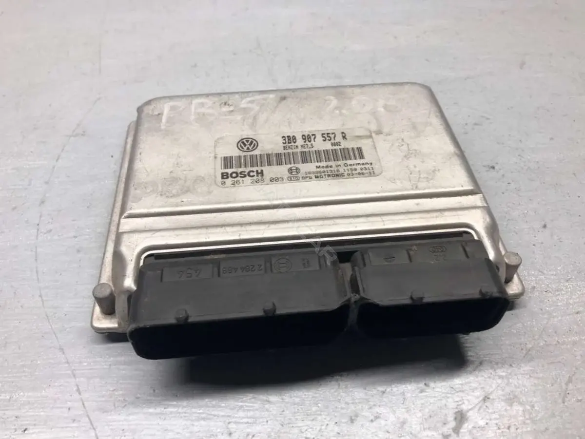 Блок управления двигателем 0261208003, 3B0907557R, BOSCH