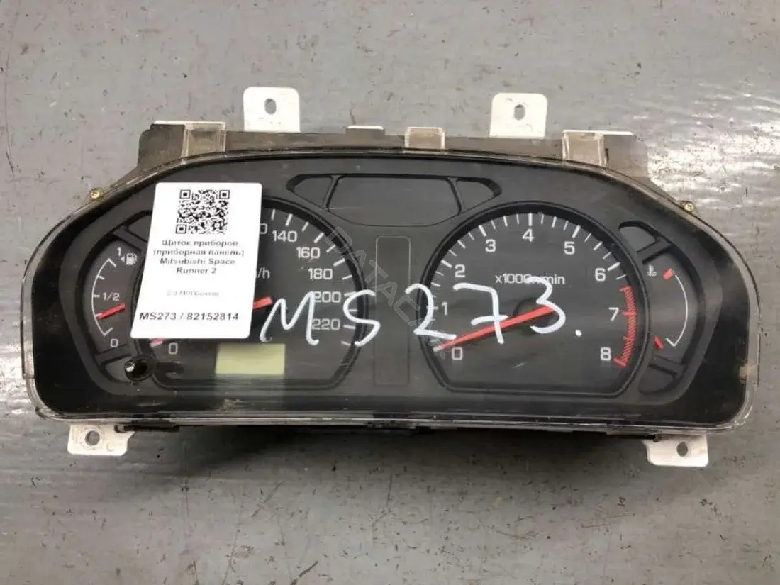 Панель приборов MR381545
