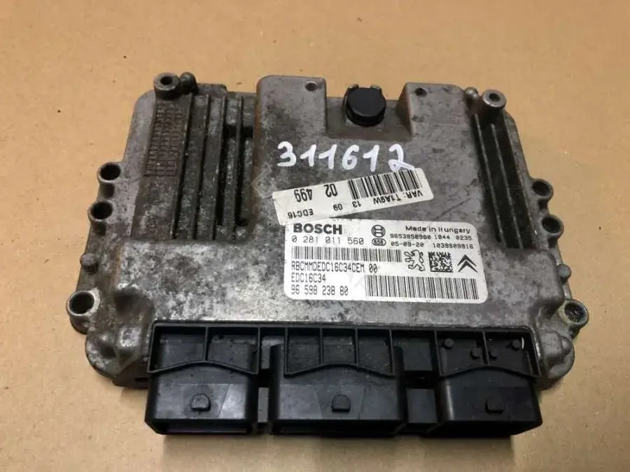 Блок управления двигателем 0281011560, 9659823880, Bosch