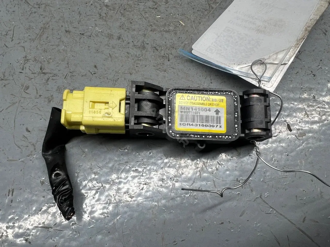 Датчик удара MN141004