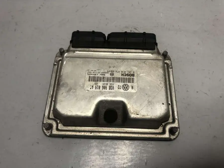 Блок управления двигателем 0281010974, 038906019AT, AXR