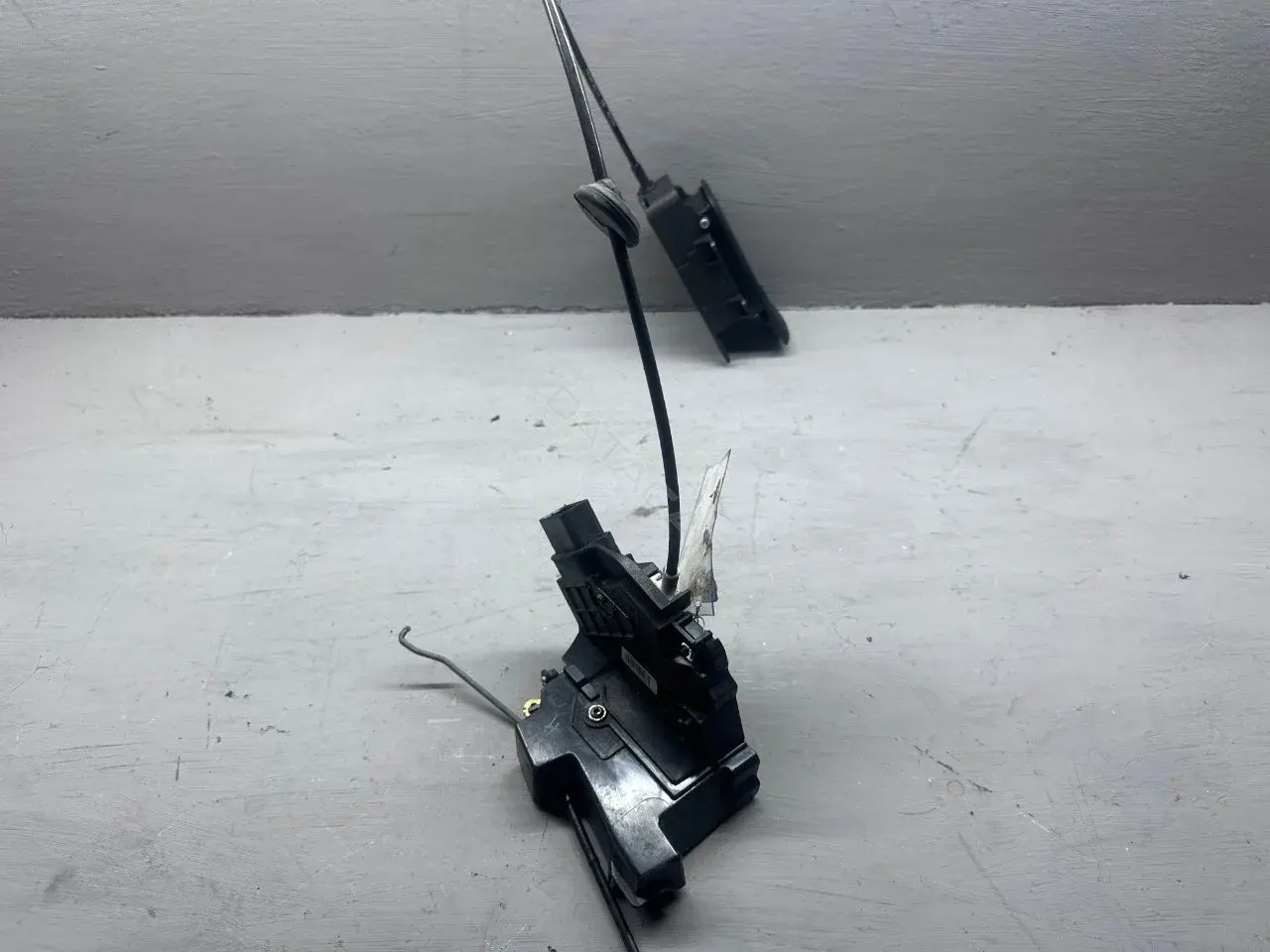 Замок двери 3M5A-R21813-EN