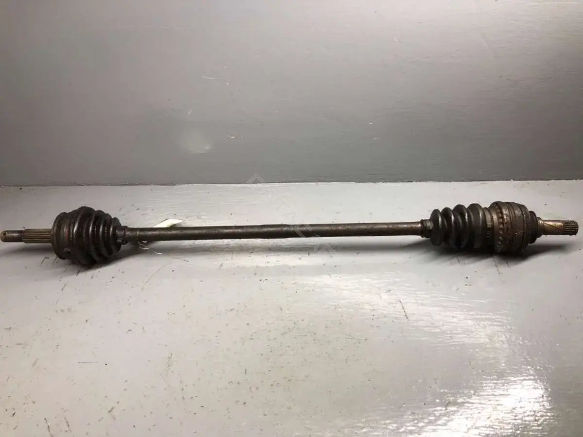 Приводной вал / Полуось 90511248