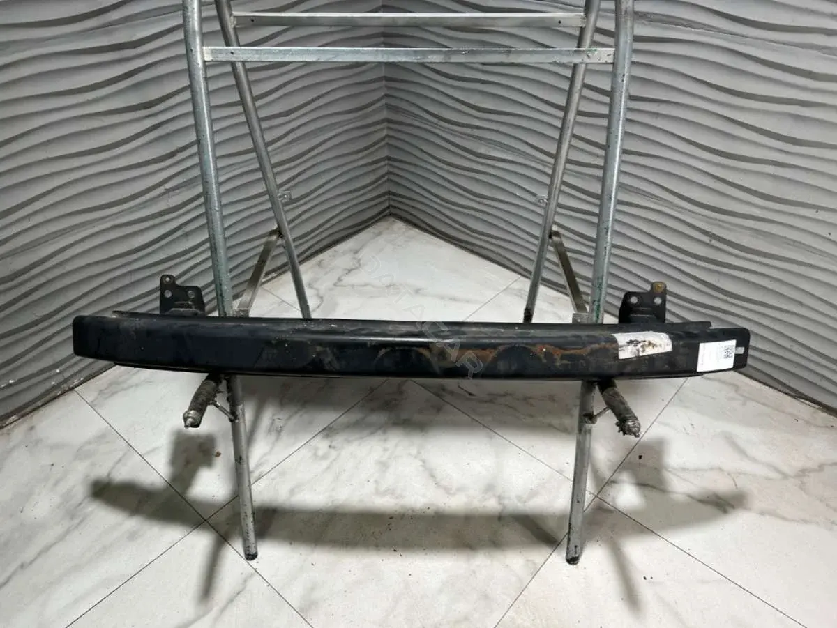 Усилитель бампера 6L0806558