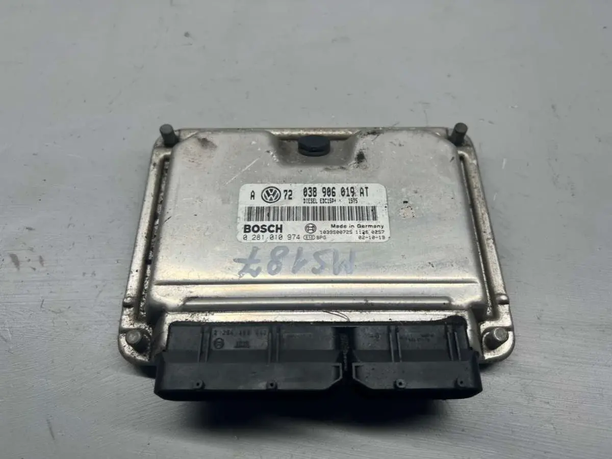 Блок управления двигателем 0281010974, 038906019AT, BOSCH