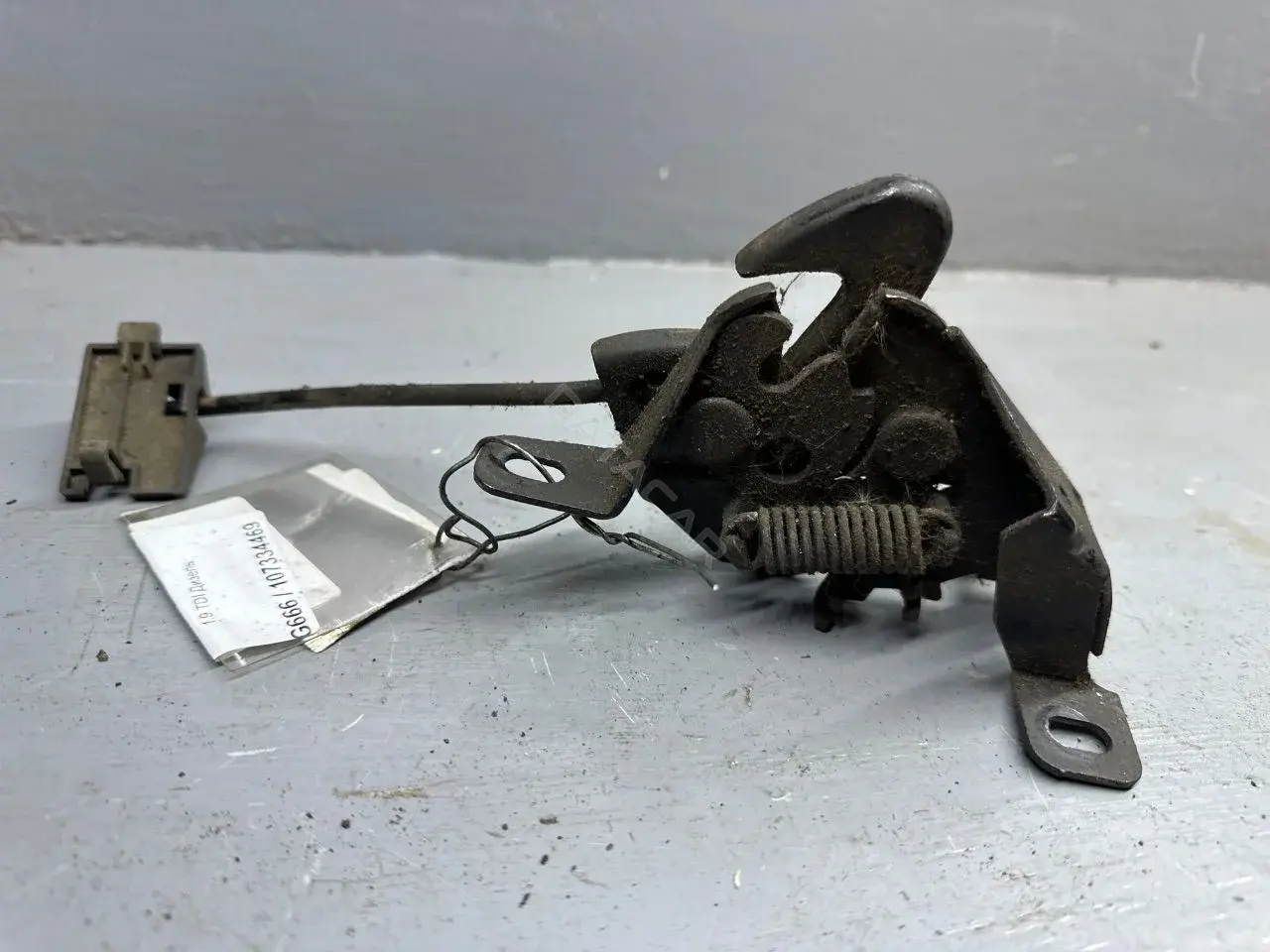 Замок капота 701823509A
