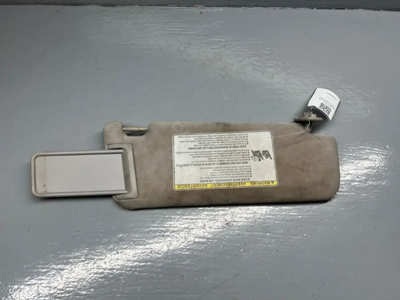Козырек солнцезащитный TW232-81010