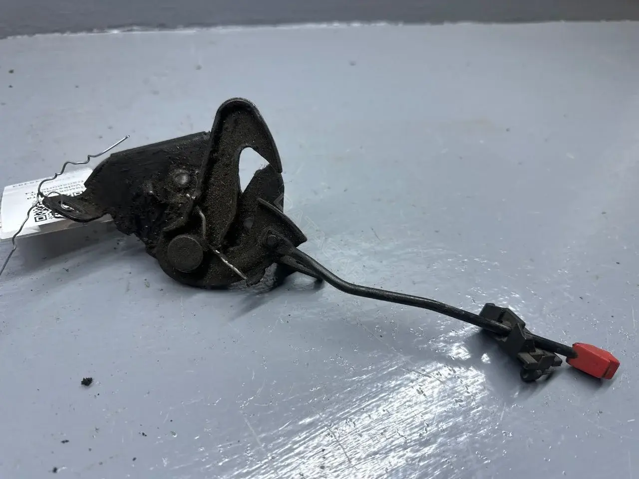 Замок капота 701823509A