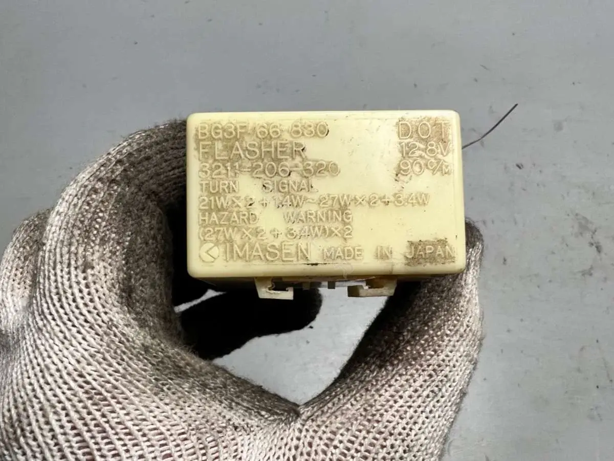 Реле поворотов BG3F66830