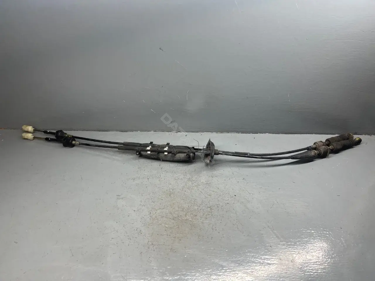 Трос КПП MR580386