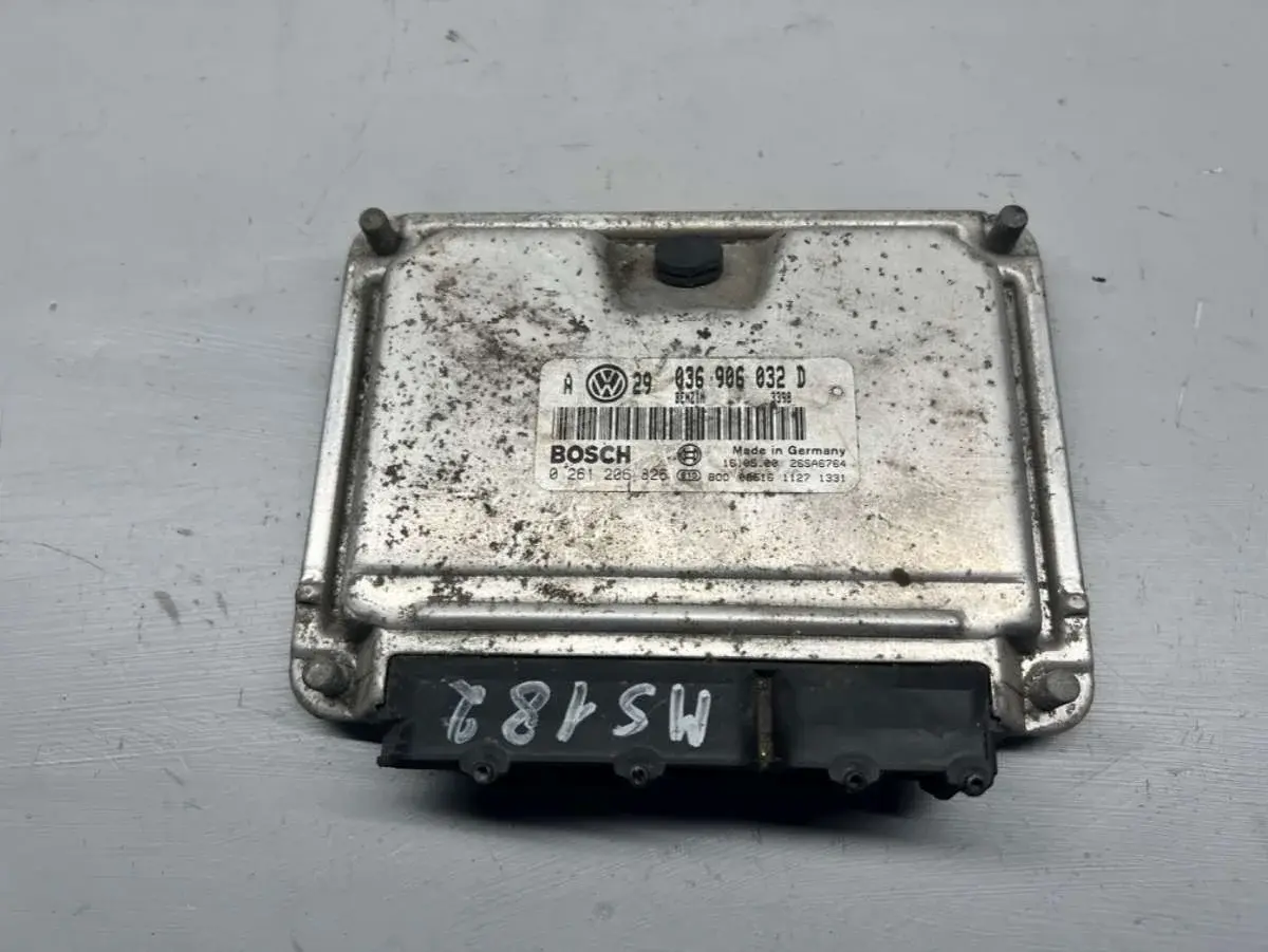 Блок управления двигателем 0261206826, 036906032D, BOSCH