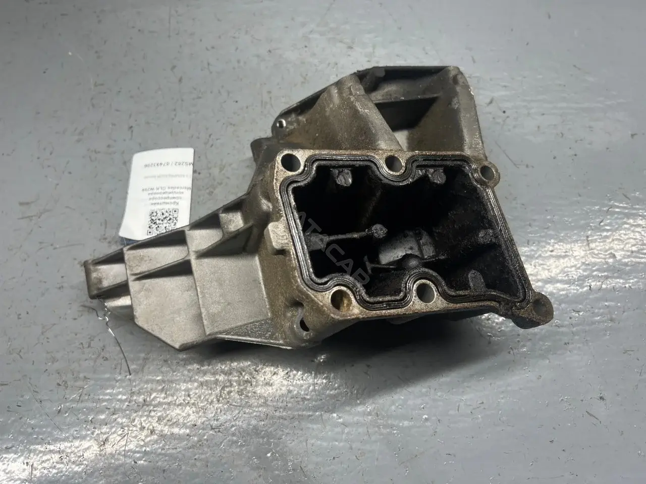 Кронштейн компрессора кондиционера R1112361330