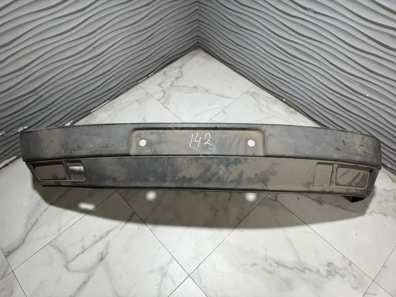Передний бампер 701807101