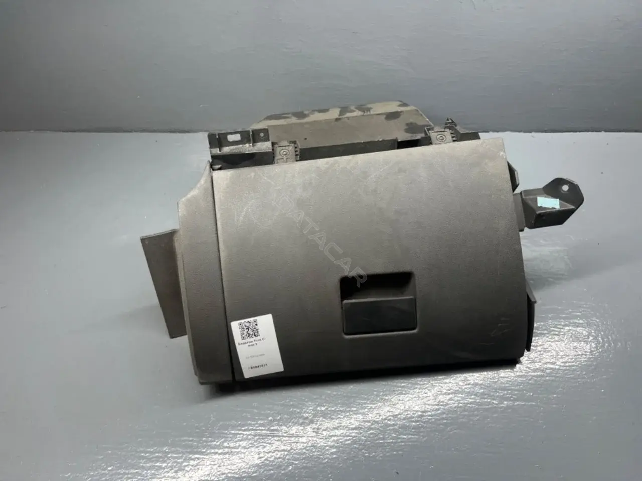 Бардачок 3M51-R06044-AE