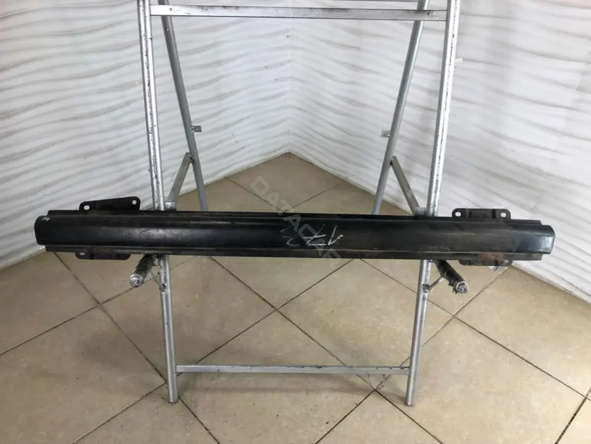 Усилитель бампера 6Q0807558