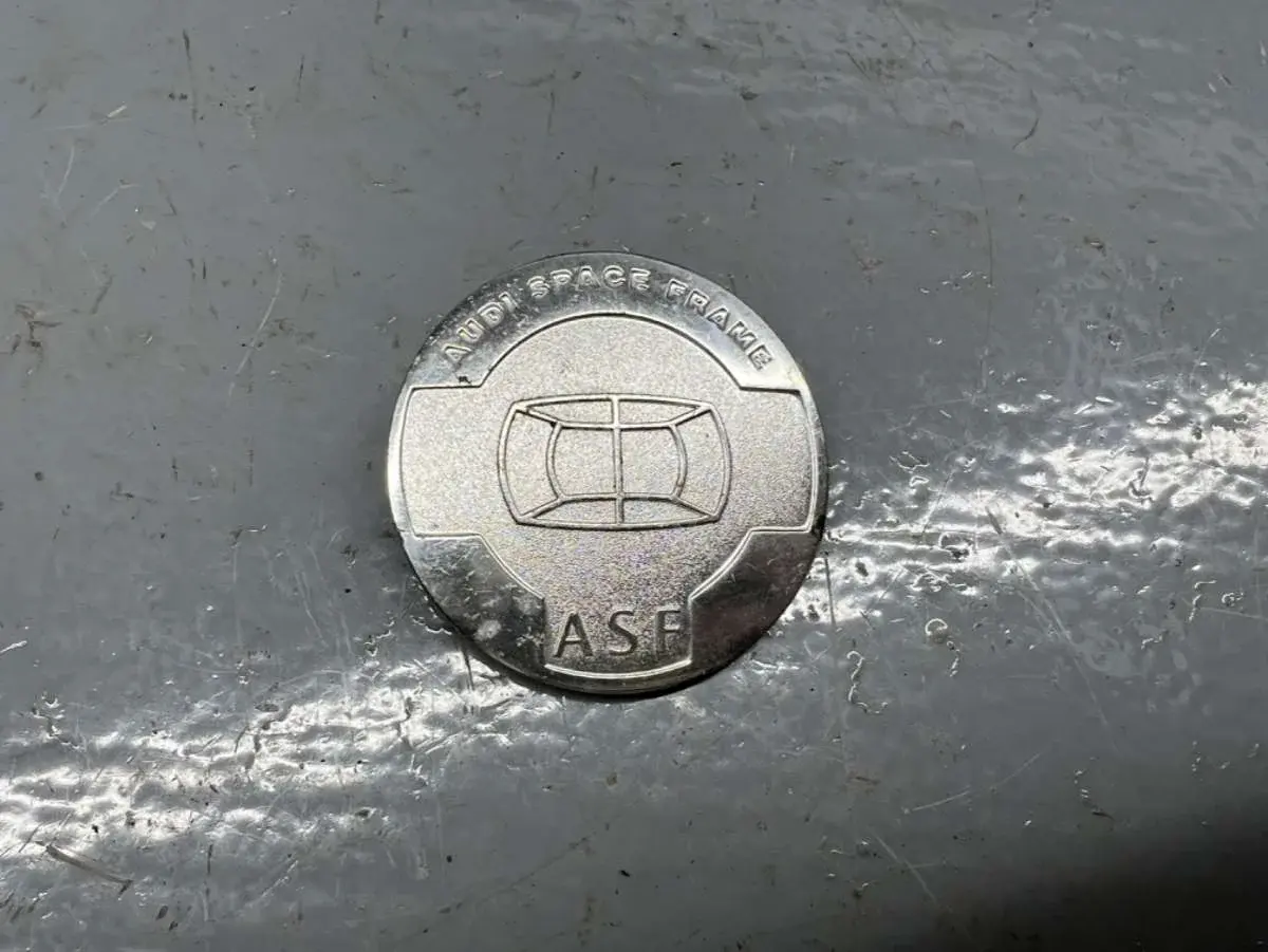 Эмблема 4D0854519