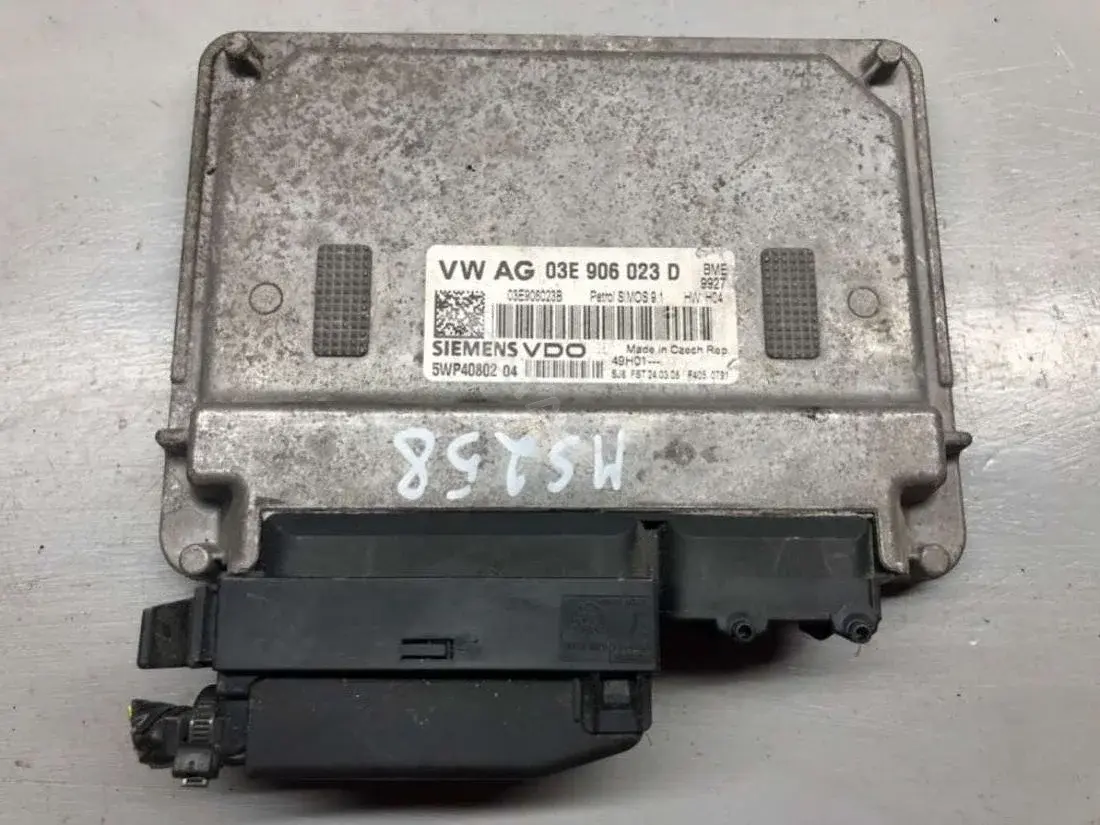 Блок управления двигателем 03E906023D, 5WP40802, SIEMENS