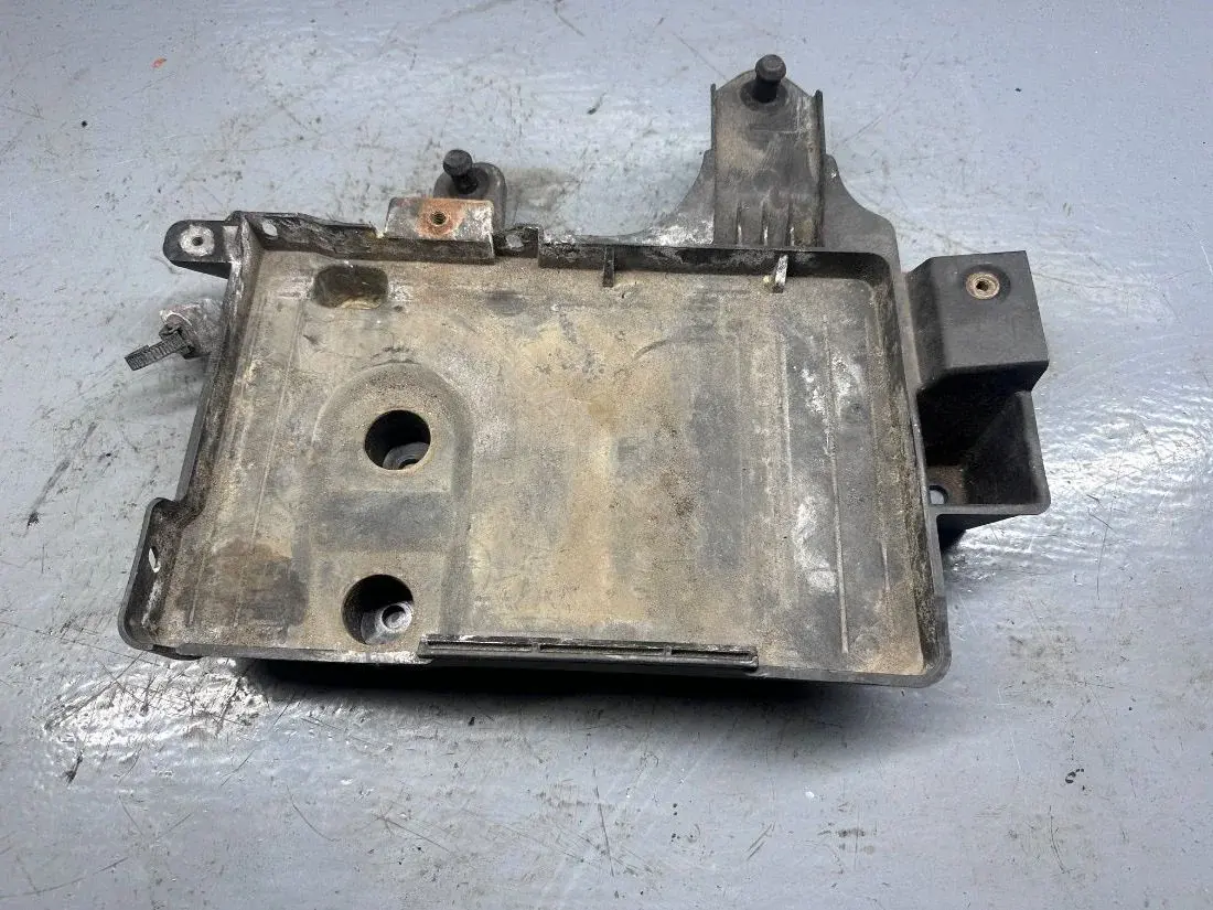 Полка аккумулятора MR989182