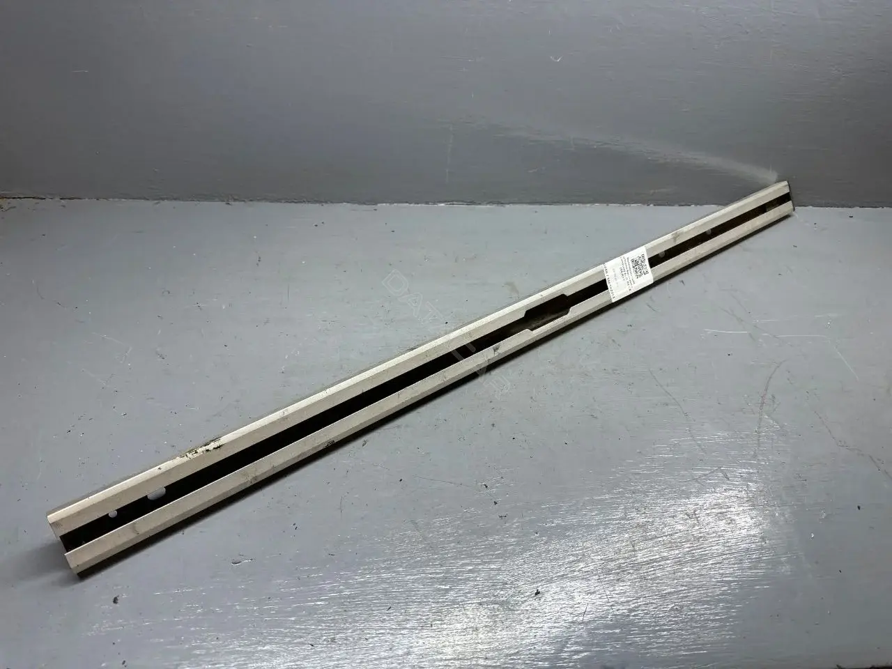 Направляющая шторки багажника (салазки) 4F9863555A