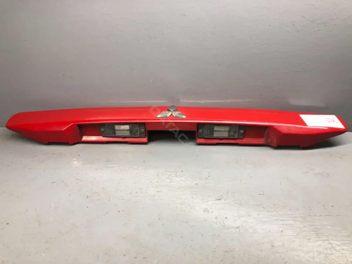 Фонарь подсветки номерного знака MR245529