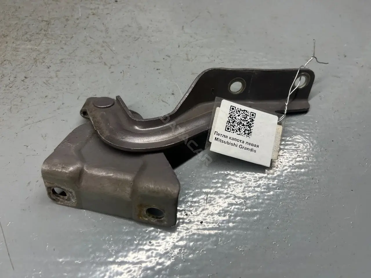 Петля капота MR959617