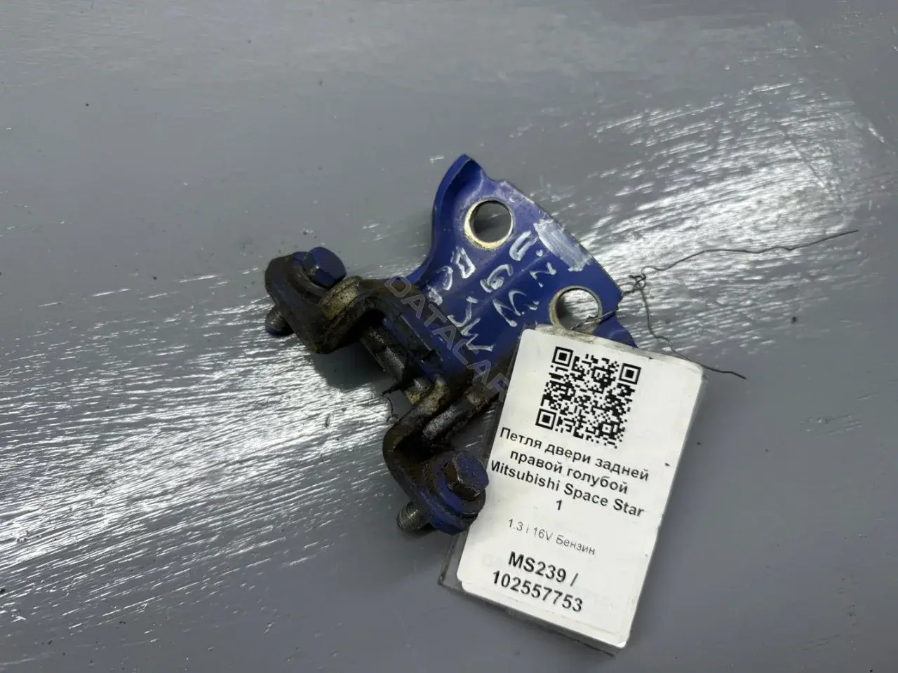 Петля двери MB927780