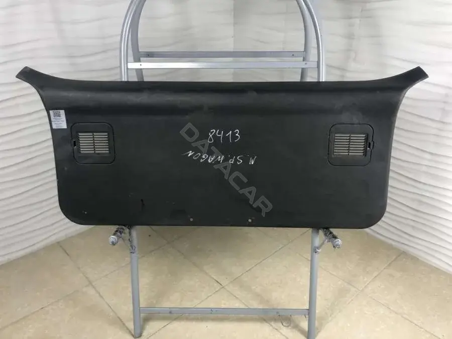 Обшивка крышки багажника MB667801, MB667802