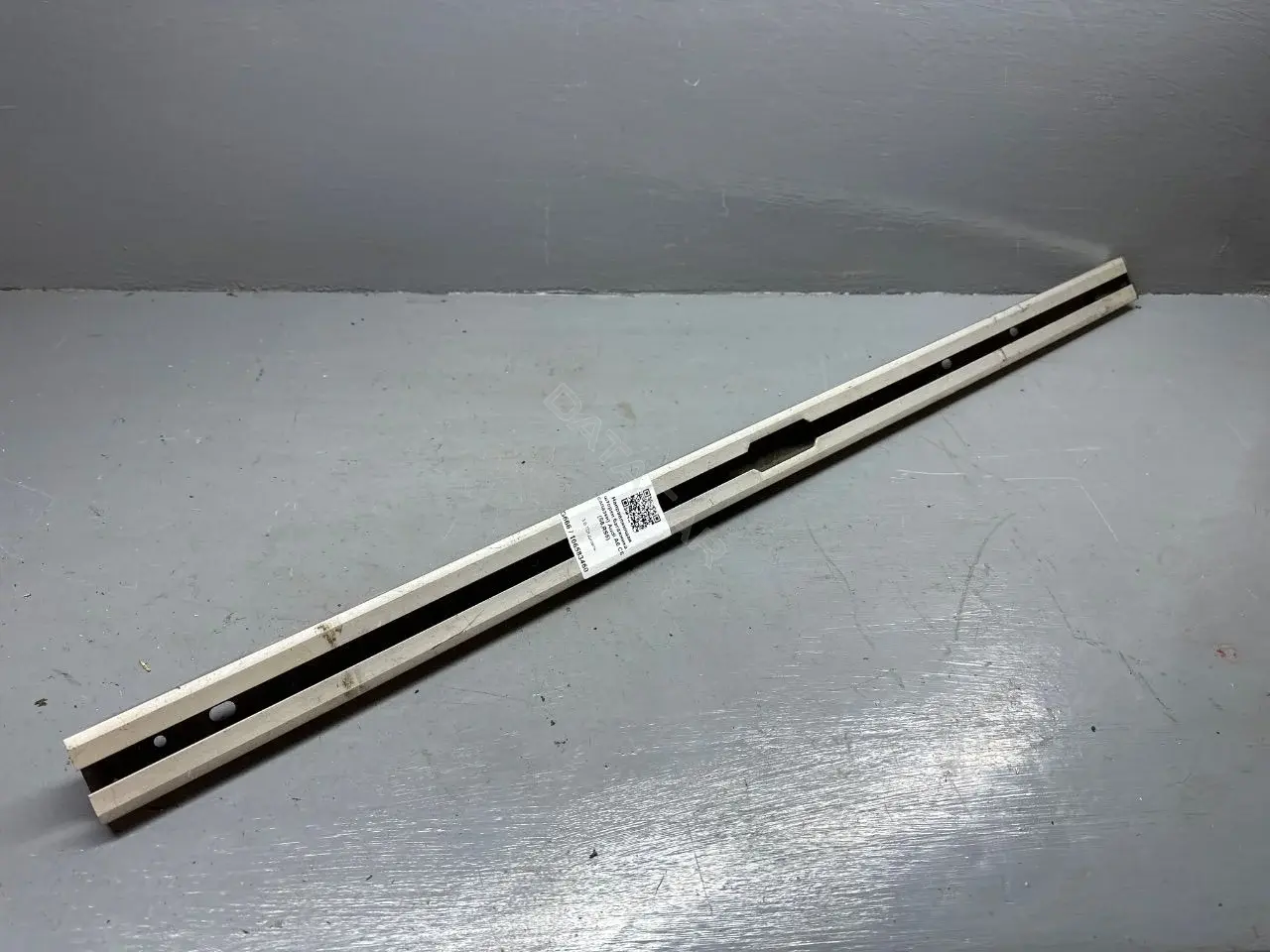 Направляющая шторки багажника (салазки) 4F9863556A