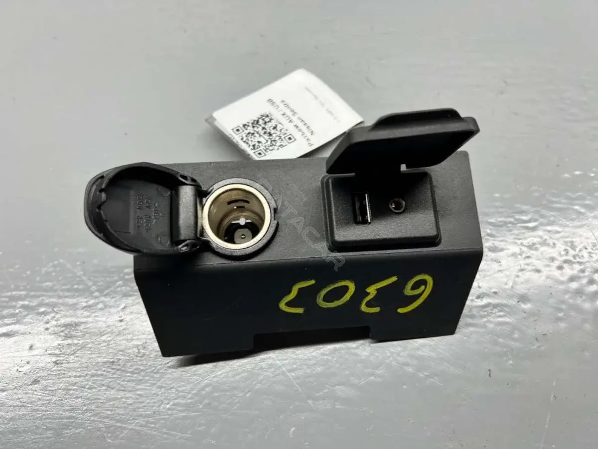 Разъем AUX / USB 795405018