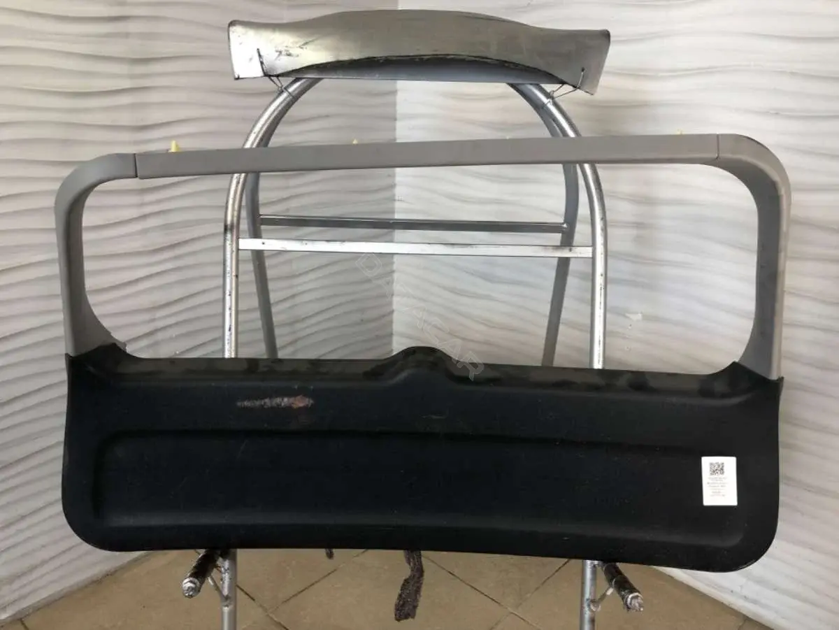 Обшивка крышки багажника MR550022
