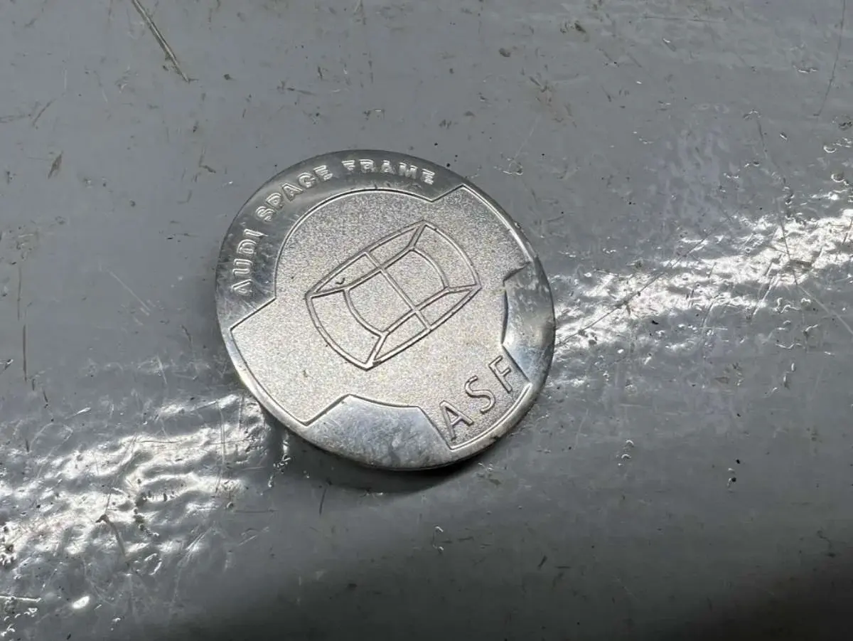 Эмблема 4D0854519
