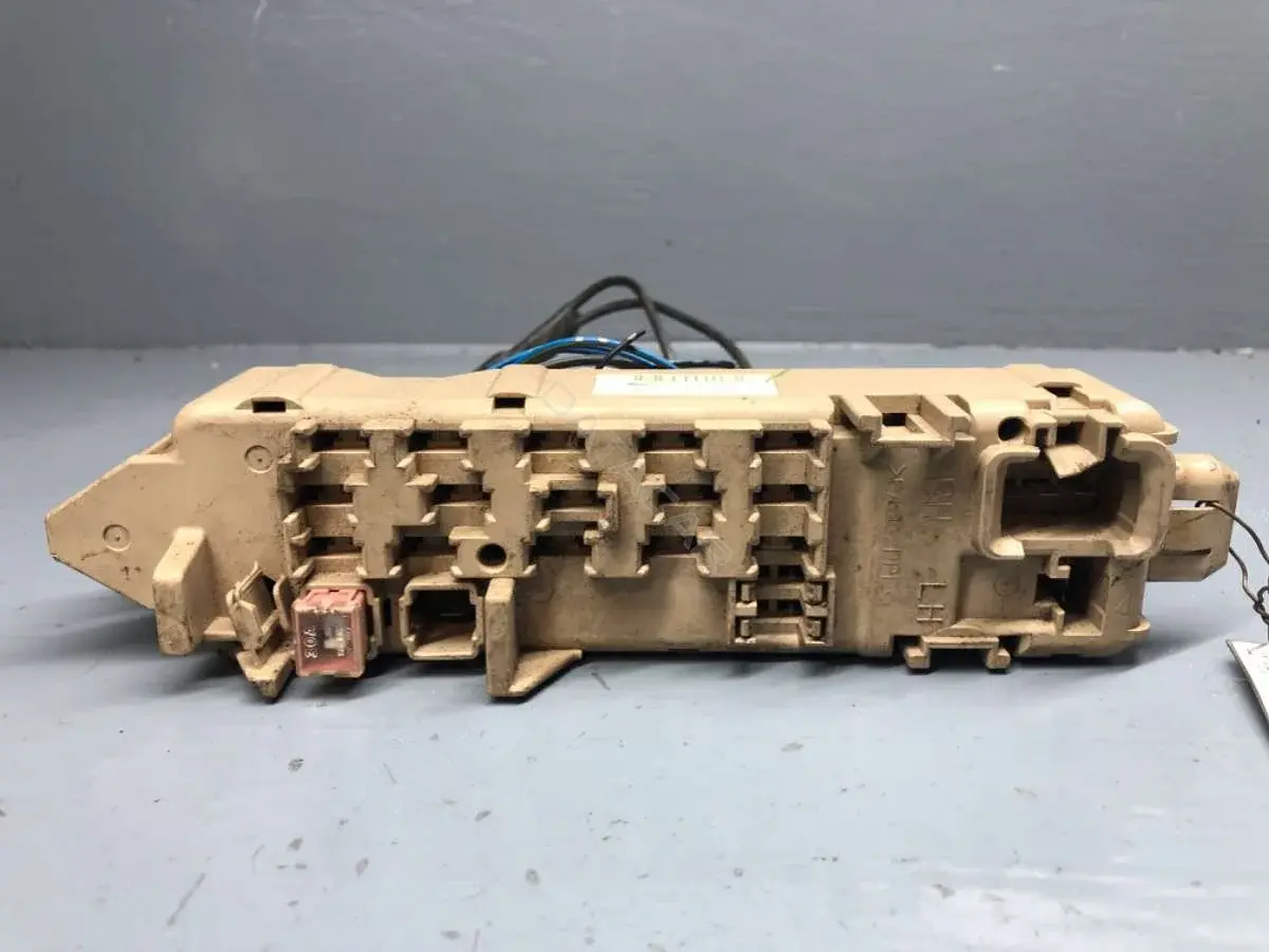 Блок предохранителей 8G22-0490