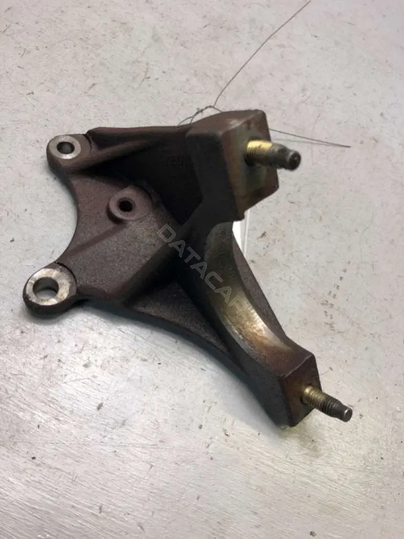 Кронштейн полуоси 2S6W3K305AB