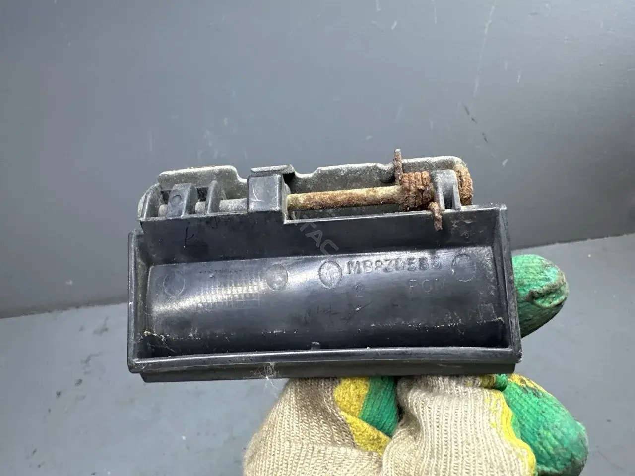 Ручка крышки багажника MB830586