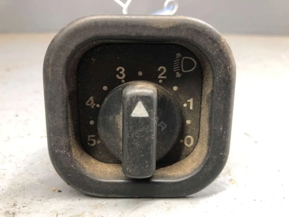 Кнопка корректора фар 90VB-13K031-AB