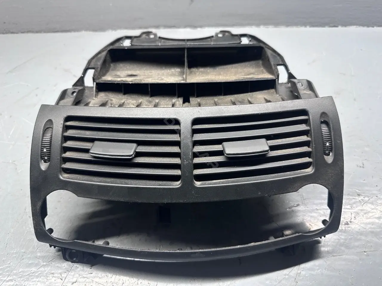 Дефлектор обдува салона A2118301954