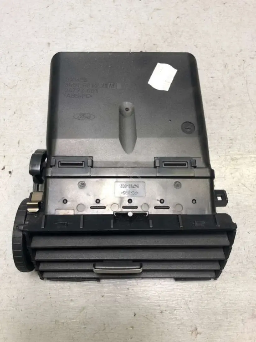 Дефлектор обдува салона 3M51-R014L21-AO