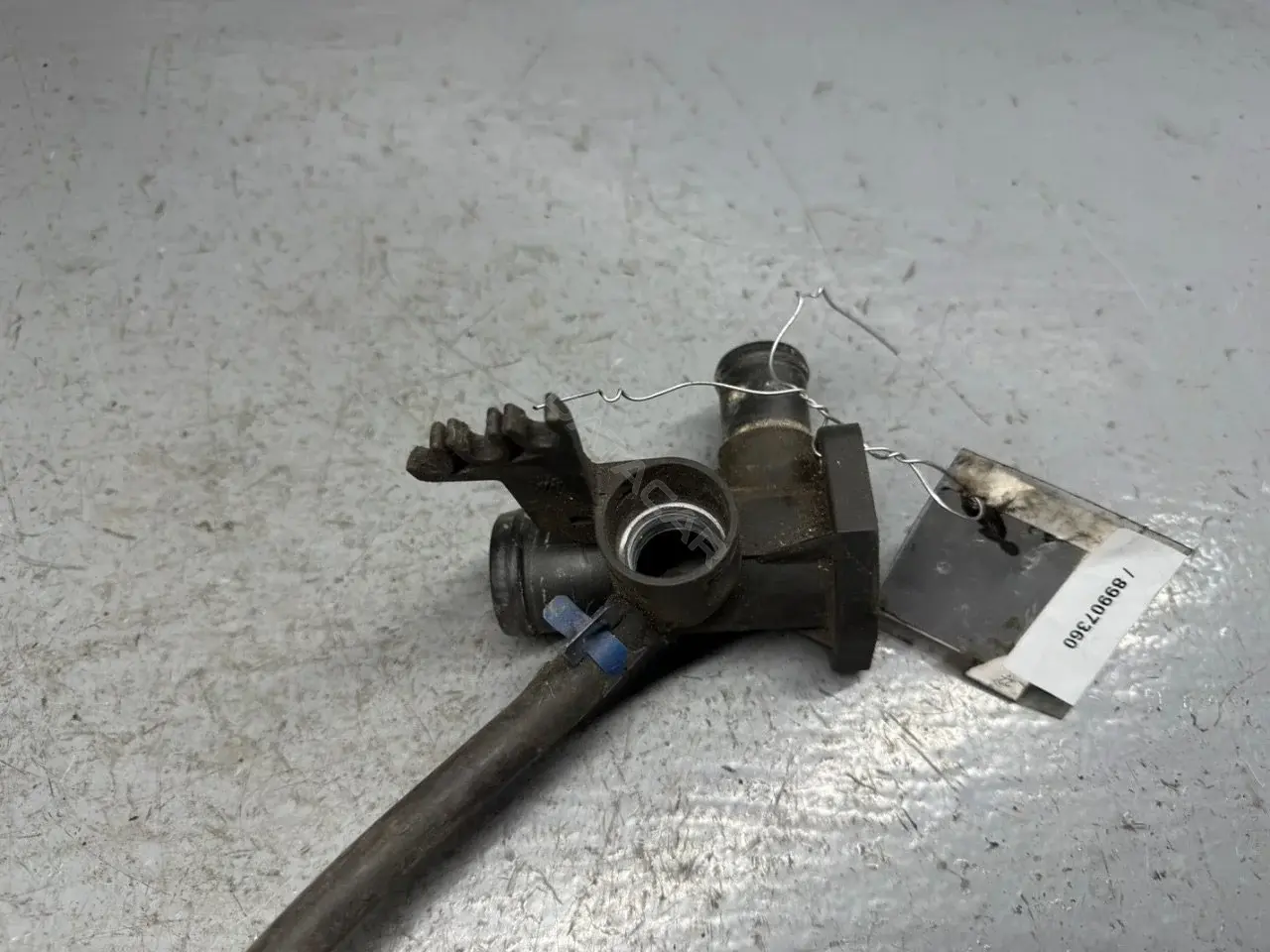 Фланец охлаждающей жидкости 037121133E