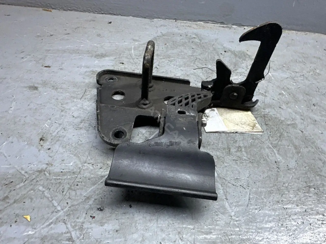 Замок капота 4F0823480B