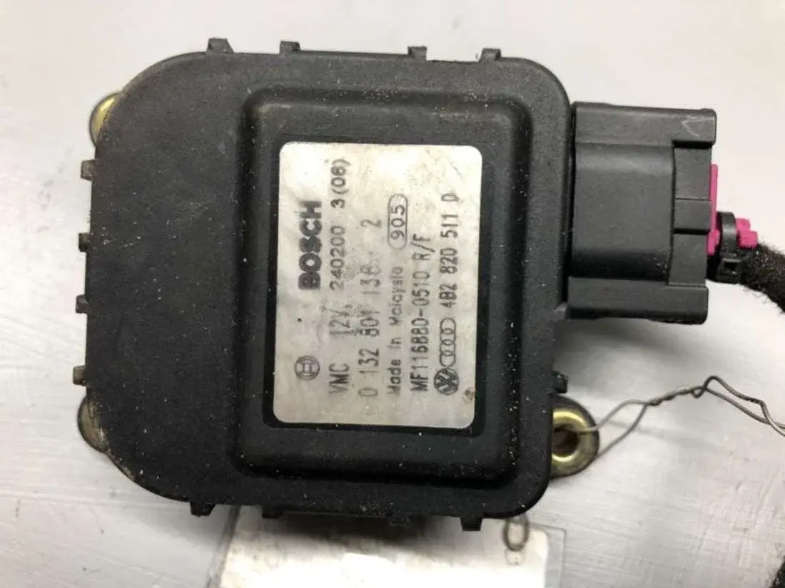 Мотор заслонки печки 0132801136, 4B2820511D, BOSCH
