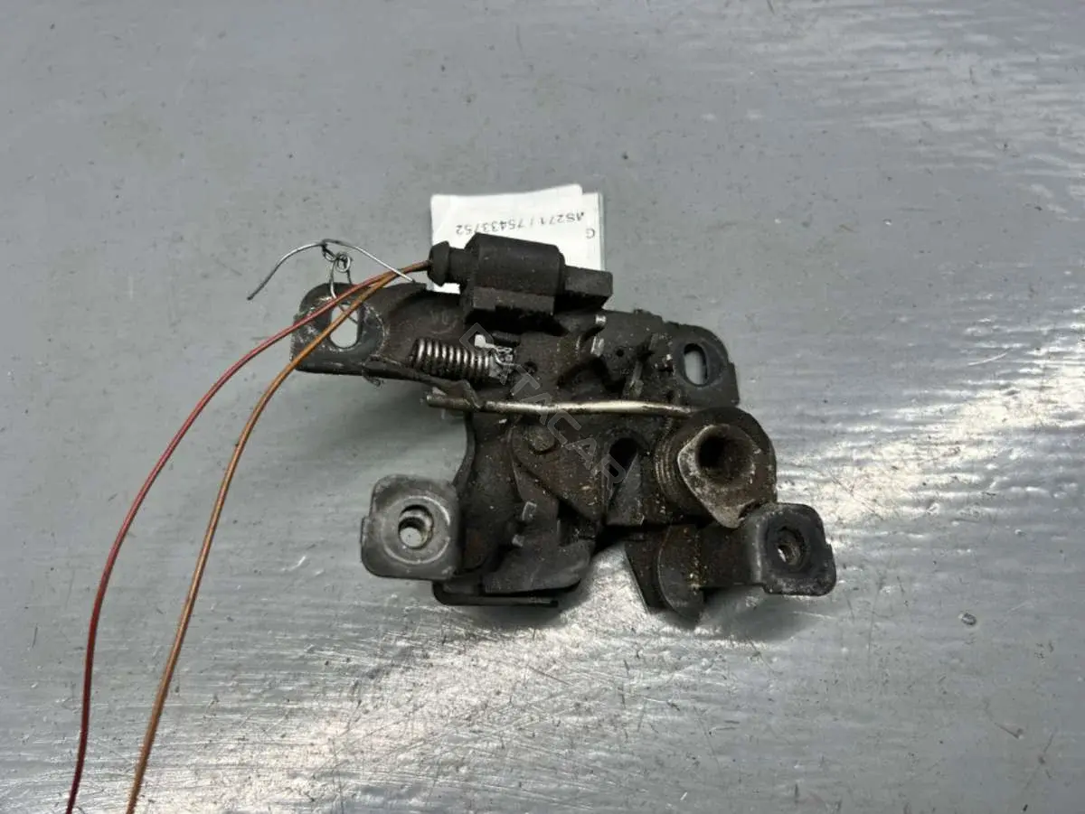 Замок капота 8L0823509C