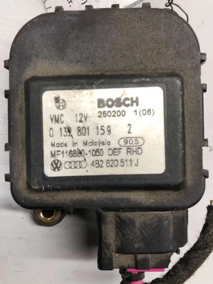 Мотор заслонки печки 0132801159, 4B2820511J, BOSCH