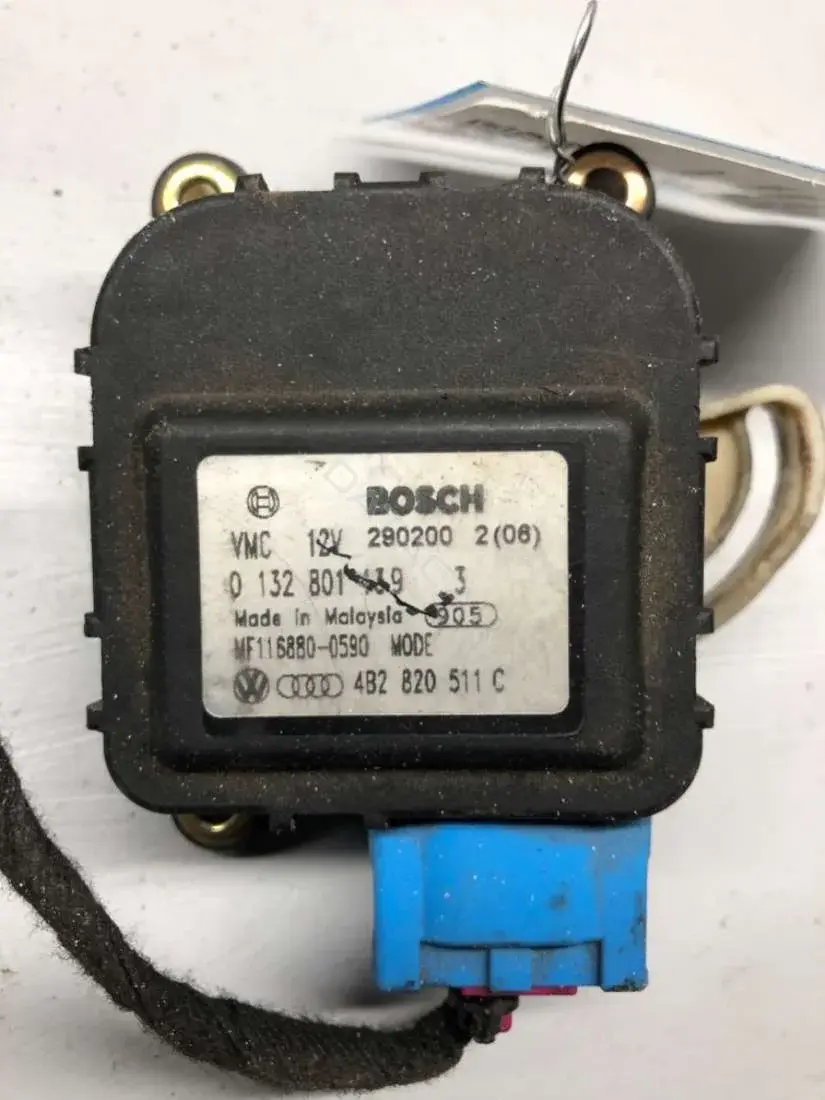 Мотор заслонки печки 0132801139, 4B2820511C, BOSCH