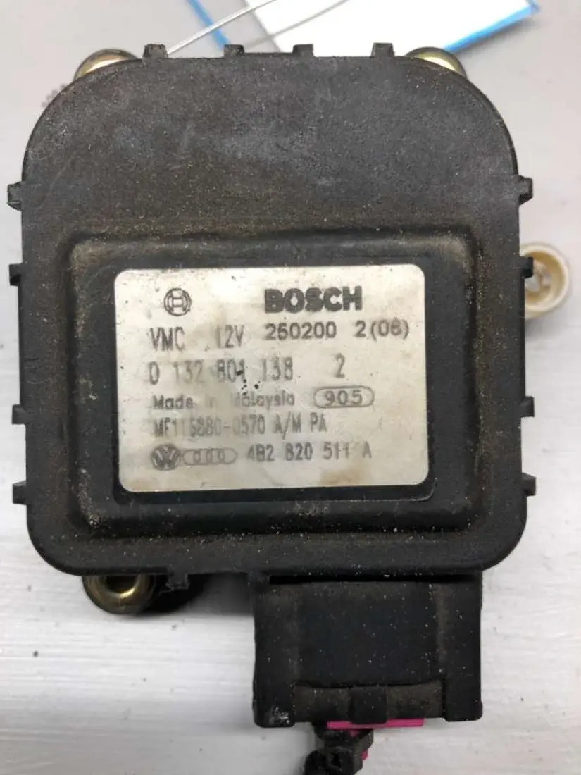 Мотор заслонки печки 0132801138, 4B2820511A, BOSCH