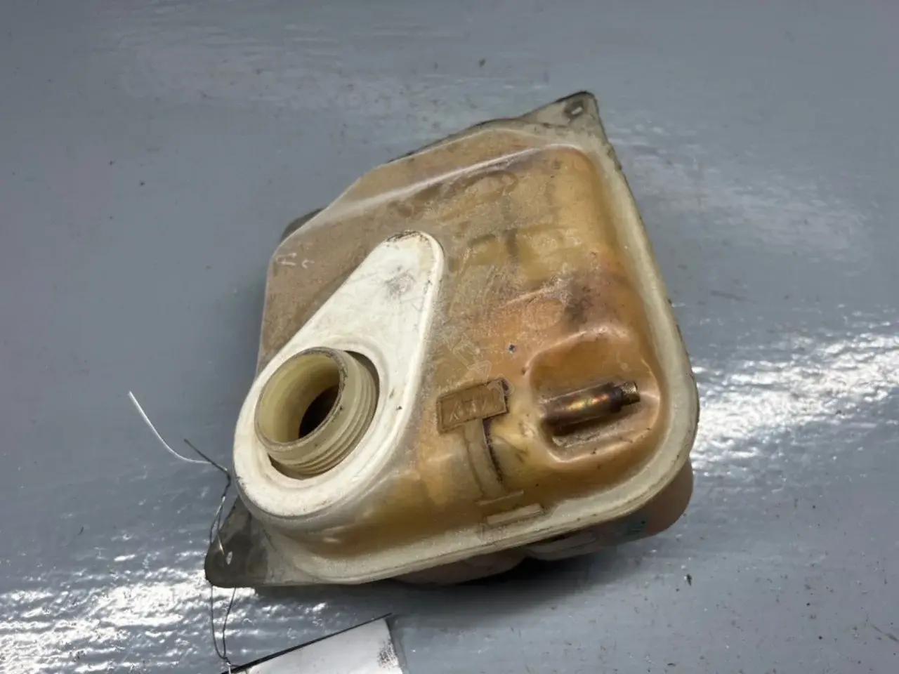 Расширительный бачок 4A0121403