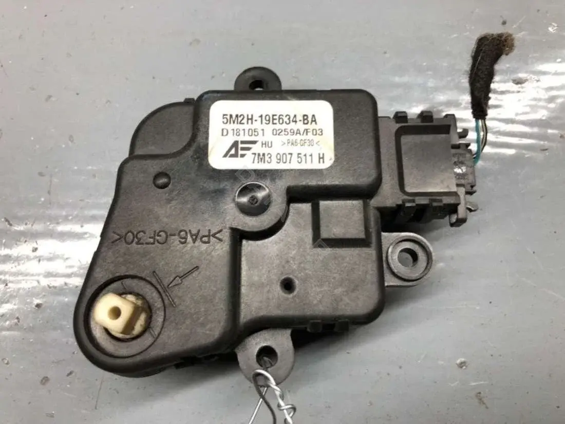 Мотор заслонки печки 5M2H-19E634-BA, 7M3907511H